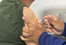 Aplica Salud cerca de 300 vacunas durante jornada en plazas comerciales