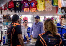 Recorre Marco Bonilla avenida Equus, negocio por negocio para acercar servicios municipales que fortalece la economía local