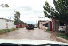 Urge Protección Civil a la población a que evite cruzar por arroyos y calles inundadas
