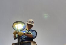 Continúa Municipio modernizando el alumbrado del norte de Chihuahua Capital