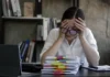Estrés laboral: cómo afecta nuestro desempeño y qué podemos hacer para manejarlo