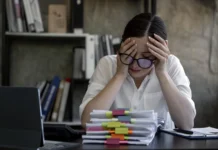 Estrés laboral: cómo afecta nuestro desempeño y qué podemos hacer para manejarlo