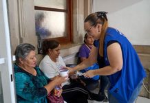 Lleva NutriChihuahua alimento para apoyar a familias en el Hospital Central