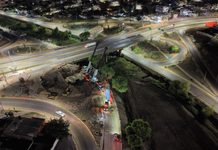Trabajan durante la noche y madrugada en montaje del arco en la Gaza de Teófilo Borunda: Municipio