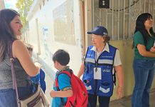 Conoce los Abuelos Policías: cuidan a estudiantes con experiencia y vocación de servicio