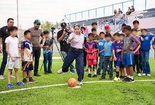 Entrega Nancy La China Frías cancha rehabilitada en la Deportiva La Alianza