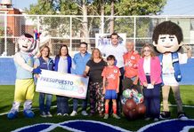 Entrega Municipio a vecinos y equipo de futbol cancha totalmente renovada en El Saucito