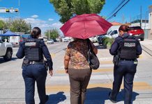 Más allá del patrullaje, policías de Proximidad tienden la mano a familias de Chihuahua Capital cuando lo necesitan